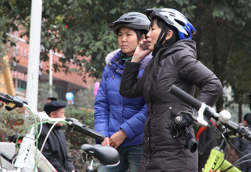 上刀梯舞龙狮惊险刺激   颂欢歌跳劲舞喜庆新年——正安2011年春节联欢活动全程记录插图4