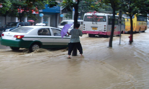 暴雨淹没正安西门开发区大街插图5