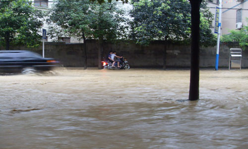 暴雨淹没正安西门开发区大街插图6