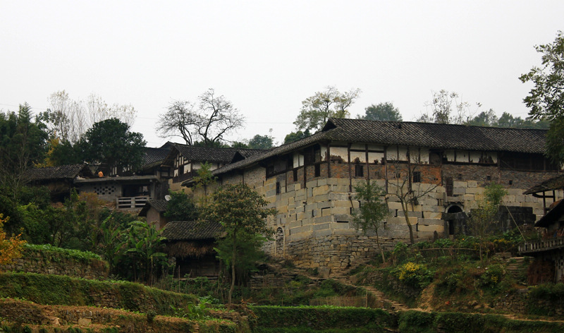 帅哥美女铁马欢，扬鞭赏罢古寨还插图11