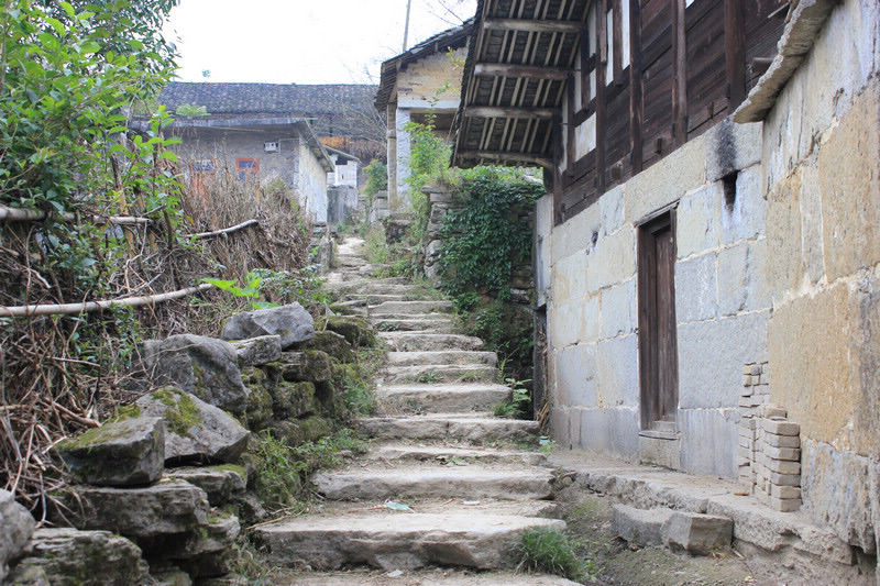 帅哥美女铁马欢，扬鞭赏罢古寨还插图19