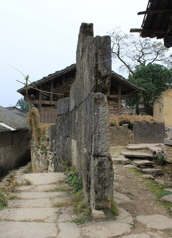 帅哥美女铁马欢，扬鞭赏罢古寨还插图21