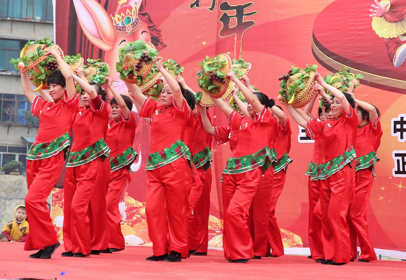 上刀梯舞龙狮惊险刺激   颂欢歌跳劲舞喜庆新年——正安2011年春节联欢活动全程记录插图63