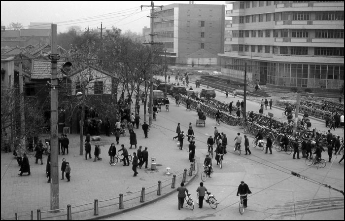 走在80年代的大街上插图5