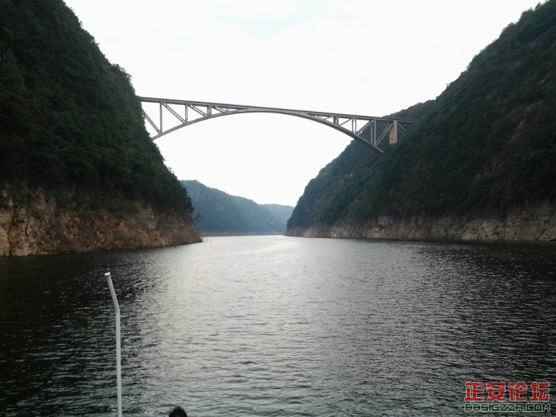 畅游飞龙湖    情满大乌江——贵州省正安县冬泳协会活动综述插图1
