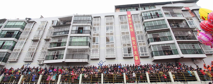 上刀梯舞龙狮惊险刺激   颂欢歌跳劲舞喜庆新年——正安2011年春节联欢活动全程记录插图10