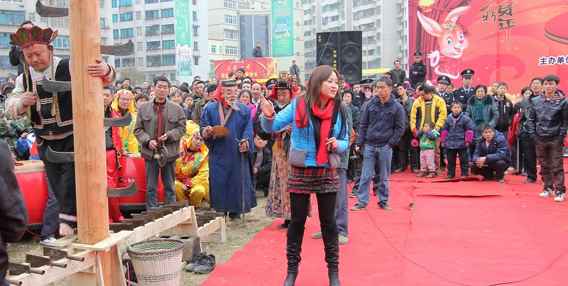 上刀梯舞龙狮惊险刺激   颂欢歌跳劲舞喜庆新年——正安2011年春节联欢活动全程记录插图40