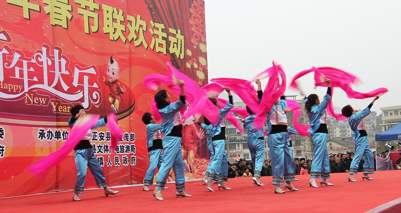 上刀梯舞龙狮惊险刺激   颂欢歌跳劲舞喜庆新年——正安2011年春节联欢活动全程记录插图41