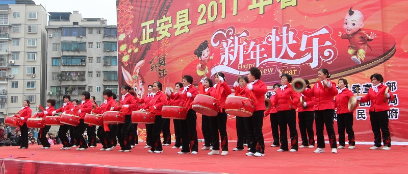 上刀梯舞龙狮惊险刺激   颂欢歌跳劲舞喜庆新年——正安2011年春节联欢活动全程记录插图53