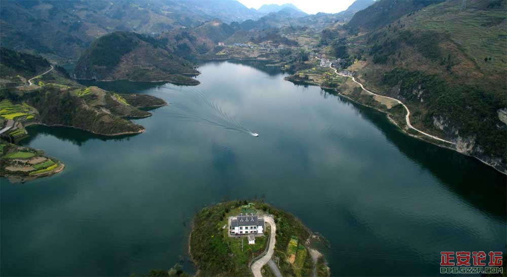 航拍石峰水库和工业园区插图3