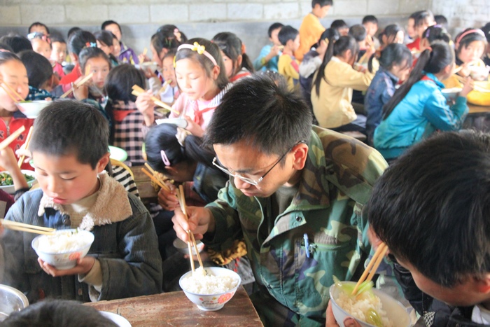 田字格助学，让碧峰乡清平学校学生有了免费的午餐！插图8