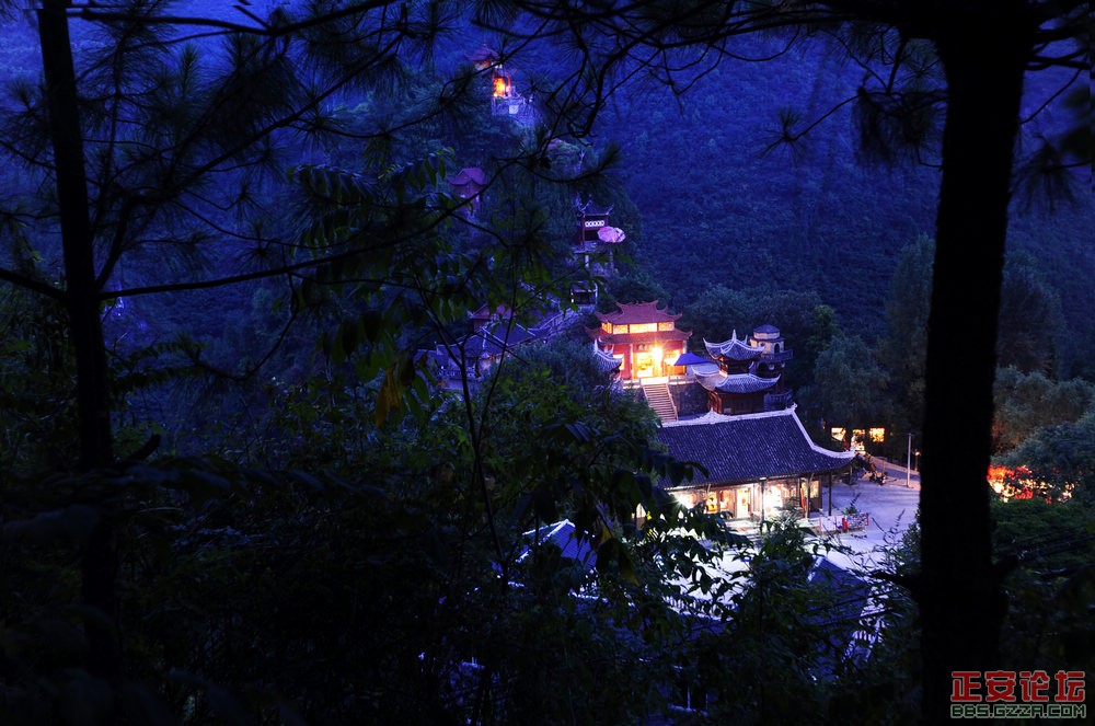石笋峰的早晨（唐定刚）插图1