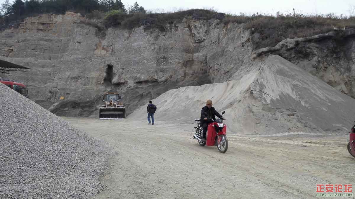 行业市场不规范   进城务工无保障插图2