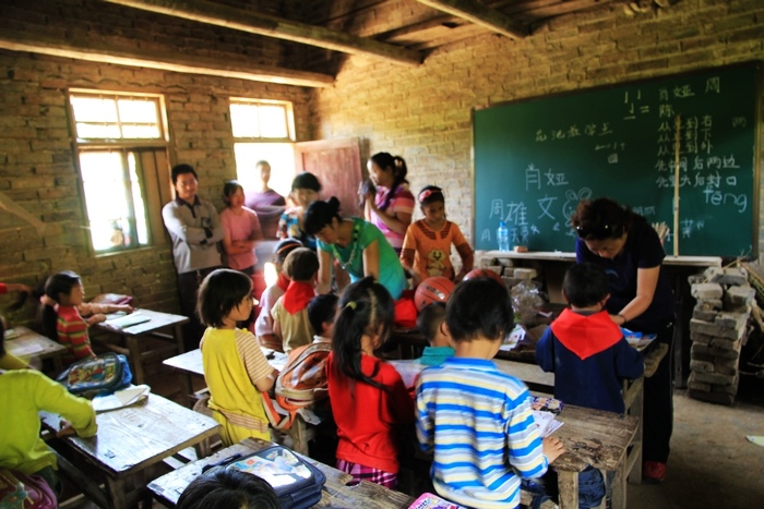 手牵手关注基础教育 心连心情系留守儿童大型公益活动插图100