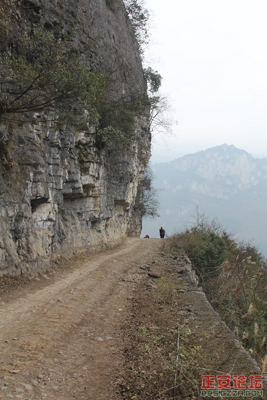 马路岩.jpg