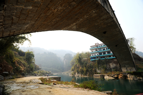 虽为同一景，别有两重天插图8