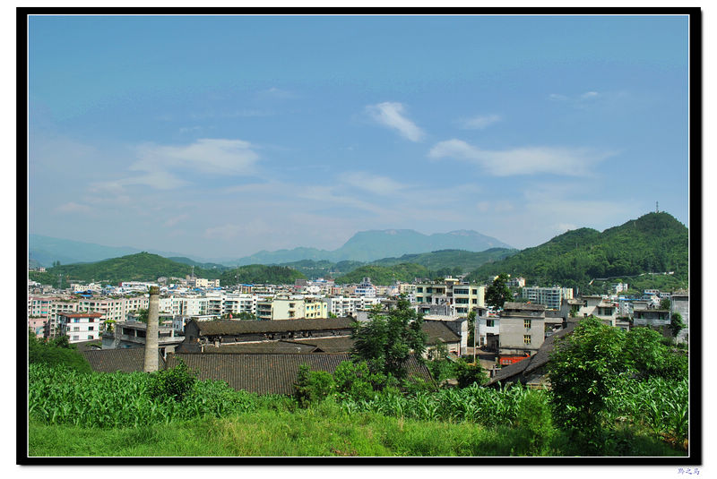 县城远眺天楼山插图1