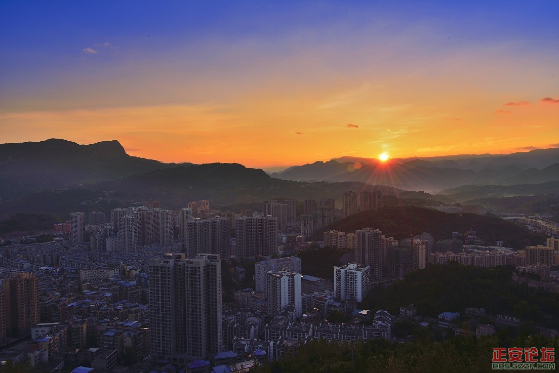 县城晨景插图1