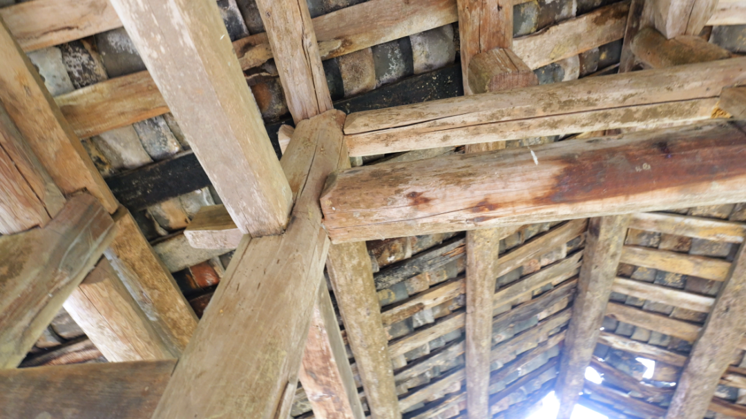 遵义正安发现贵州现存清代纪年最早木廊桥插图3 张斗坝梁桥内部结构-金枭枭摄.png