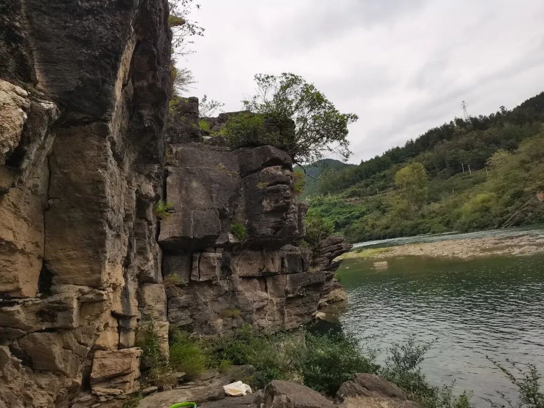 鱼塘摩崖考辨插图