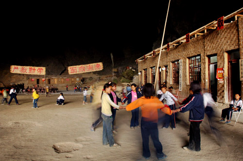 贵州紫云：建在山洞中的小学校（组图）