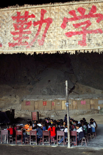 贵州紫云：建在山洞中的小学校（组图）